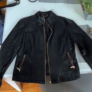 Fitted leather jacket